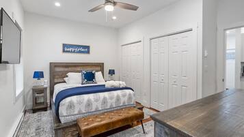 3 bedrooms, desk, iron/ironing board, travel crib