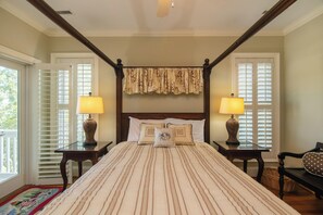 4 bedrooms, desk, iron/ironing board, free WiFi