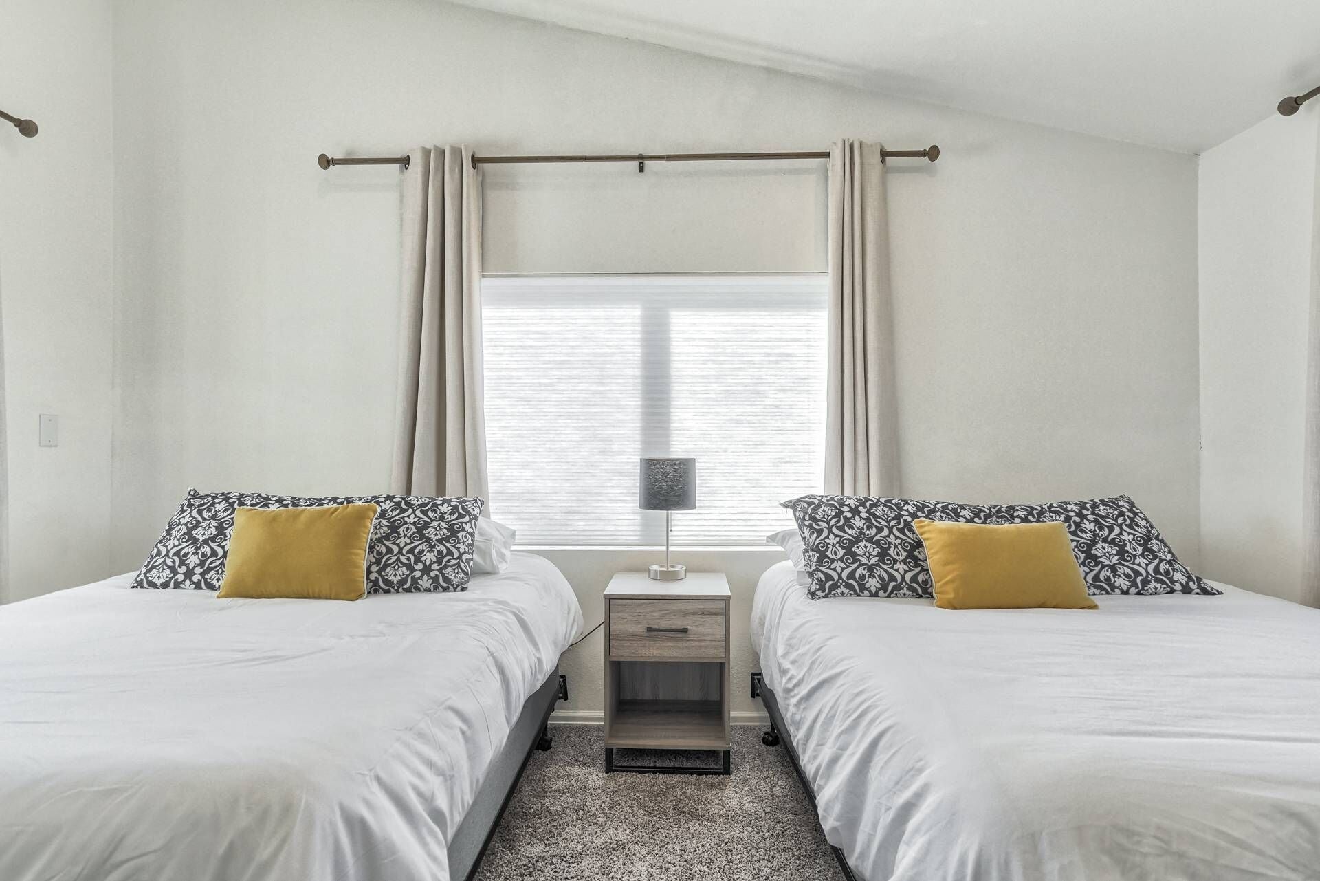 3 chambres, fer et planche à repasser, Wi-Fi, draps fournis