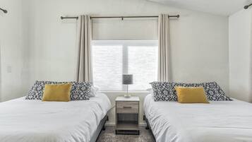 3 chambres, fer et planche à repasser, Wi-Fi, draps fournis