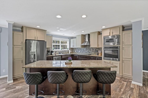 Spacious 5BR Cottage w/ Sauna, Hot tub, Pool table, Game Room with Wooded Views