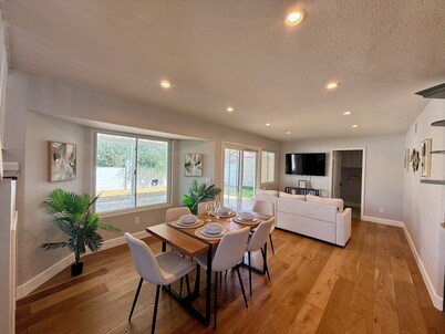 Modern Mountain Vie Retreat Sleeps 12 Sunset View & Fireplace