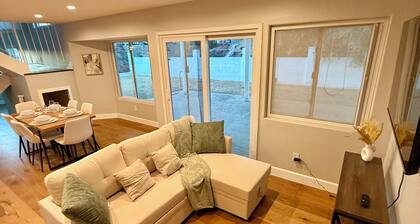 Modern Mountain Vie Retreat Sleeps 12 Sunset View & Fireplace