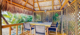 Dog-friendly home with waterfront views, a pool & Wifi