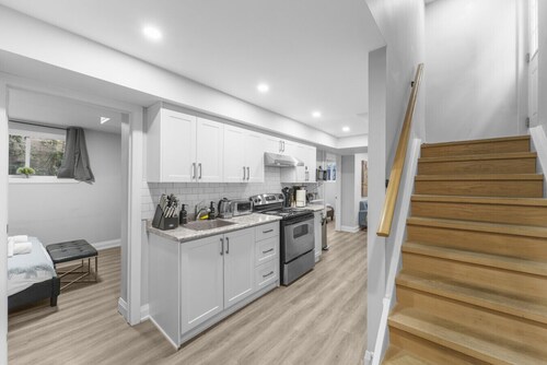 Modern 2-Bed, 2-Bath BSMT suite | Parking | Wi Fi