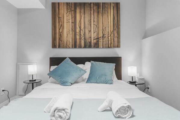 2 bedrooms, desk, iron/ironing board, WiFi