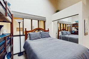 2 bedrooms, iron/ironing board, Internet, bed sheets