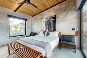 4 bedrooms, iron/ironing board, Internet, bed sheets