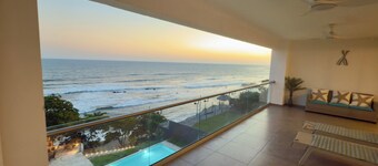 High Rise Beachfront Condo
-Stay@Valentino-