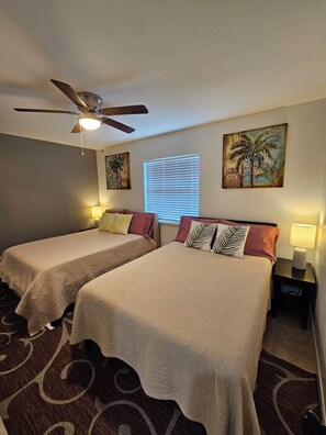 3 bedrooms, desk, iron/ironing board, free WiFi
