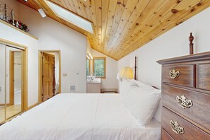 3 bedrooms, iron/ironing board, Internet, bed sheets