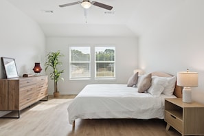 3 bedrooms, iron/ironing board, Internet, bed sheets