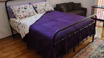 1 bedroom, desk, free WiFi, bed sheets