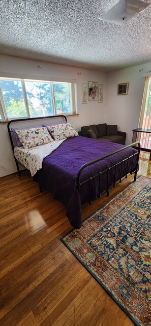 1 dormitori, escriptori, wifi gratuïta i roba de llit