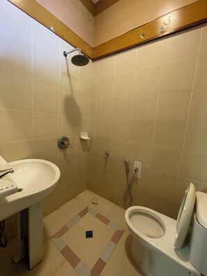 Ducha, bidet, toallas