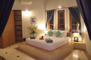 5 bedrooms, iron/ironing board, WiFi, bed sheets