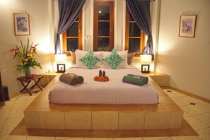 5 bedrooms, iron/ironing board, WiFi, bed sheets