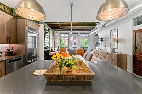 Amazing Rooftop Patio Overlooking Gay street