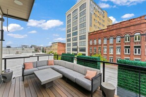 Property grounds - Amazing Rooftop Patio Overlooking Gay street (Knoxville)
