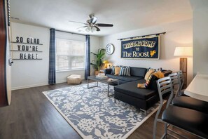 テレビ、書斎 / ワークスペース