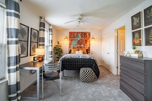 2 bedrooms, desk, WiFi, bed sheets