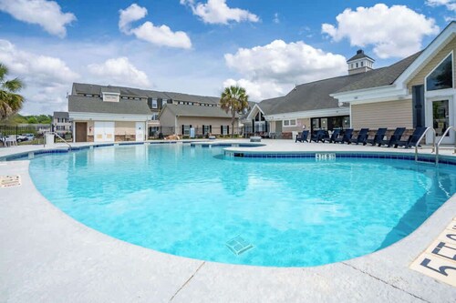 New Modern Comfort with Pool and Clubhouse