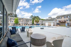Terrace/patio - New Modern Comfort with Pool and Clubhouse (Columbia)