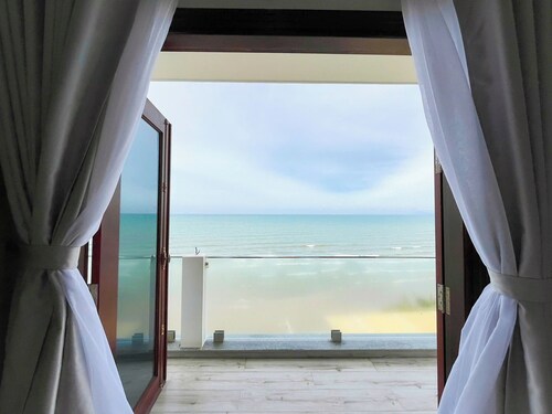 Beach Front Villa – 4BR - Bay View Resort, Mui Ne