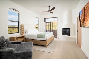 8 bedrooms, iron/ironing board, travel crib, free WiFi - Cathedral Shadows with Heated Pool & Spa, Sauna, Firepit, Gym (Sedona)