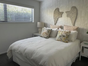 3 bedrooms, iron/ironing board, Internet, bed sheets