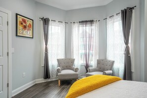 2 habitaciones, escritorio, tabla de planchar con plancha y wifi gratis 