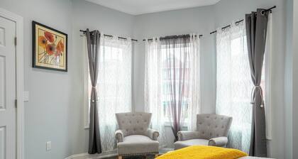 The Loft at Cedar Park: Cozy 2BR 2nd Floor King Suite