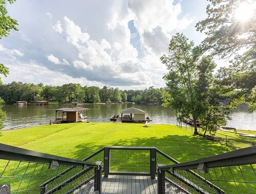 Lake Sinclair Escape - boathouse, 4 bedroom