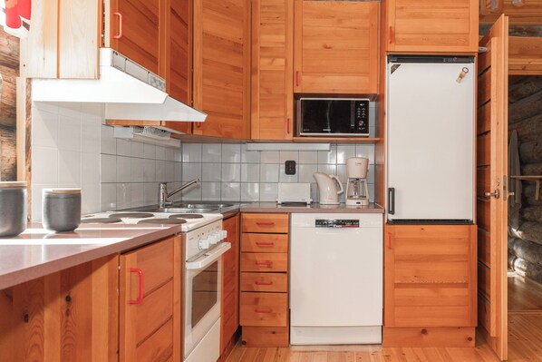 Villa, patio, vista al patio | Cocina privada | Cafetera y tetera, tetera eléctrica y periquera