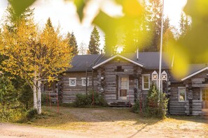 Front of property - Talvikolo - Spacious 2BR Cottage in Ruka (Kuusamo)