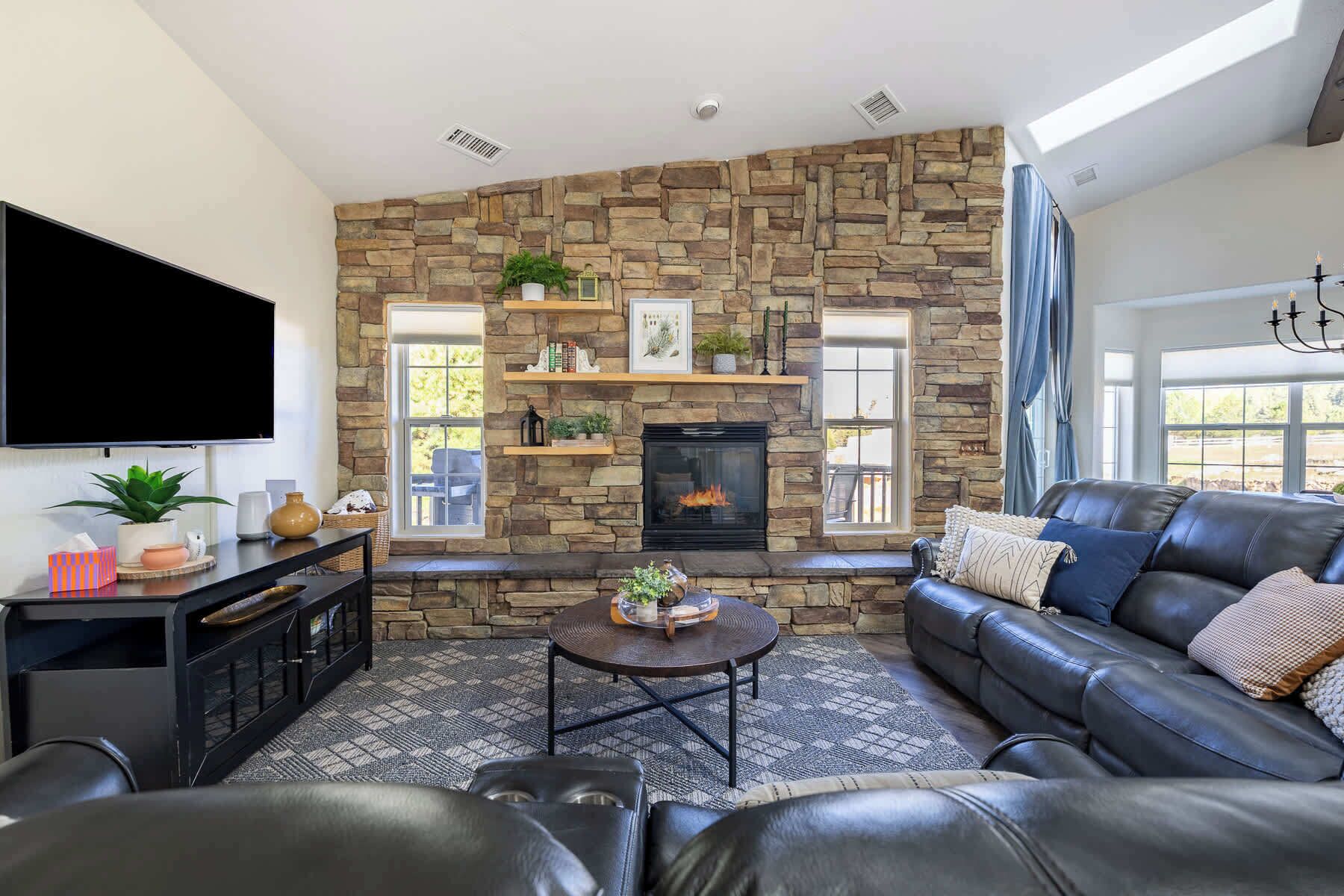 电视、壁炉、桌上足球