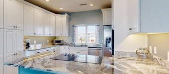 Oceanfront Home, Stunning Sunsets, 3 Owner Suites, Club w/Golf, Large Oceanview Deck, Dog Friendly