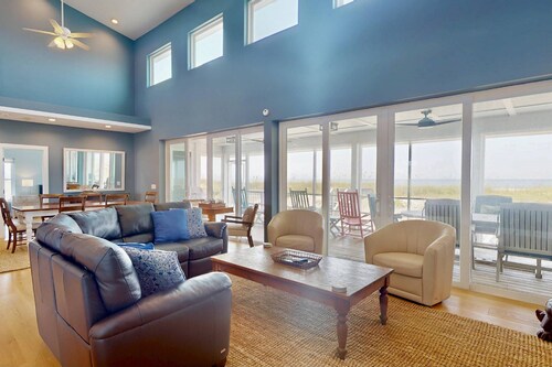 Oceanfront Home, Stunning Sunsets, 3 Owner Suites, Club w/Golf, Large Oceanview Deck, Dog Friendly