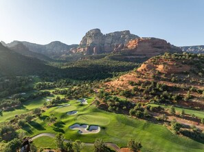 Golf - Luxury Townhome - Exclusive guest access to a members-only golf club and resort amenities. (Sedona)