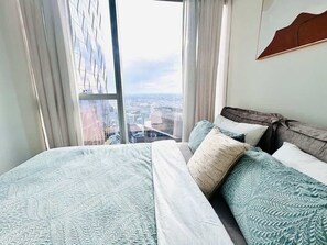 2 bedrooms, desk, iron/ironing board, WiFi
