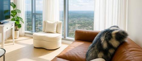 Télévision, cheminée, espaces bureaux