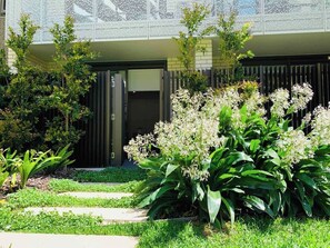 Exterior detail - Royal Executive Living - Garden Executive Home (Caulfield North)
