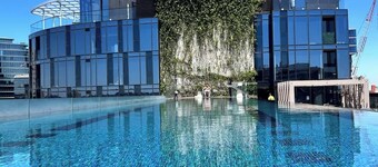 Stylish Edge Apartment Walk to Albert Park & Beach