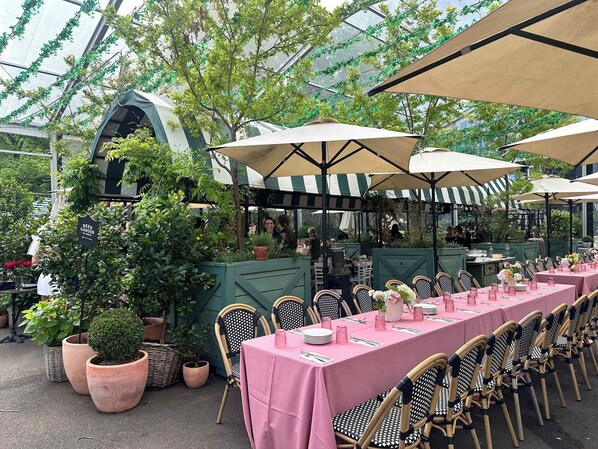 Outdoor dining