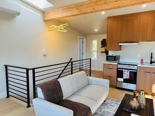 The Laylow Residence: 12 mins to SEA ✈️ and Downtown Seattle