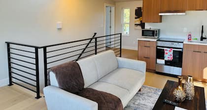 The Laylow Residence: 12 mins to SEA ✈️ and Downtown Seattle