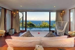 5 bedrooms, in-room safe, bed sheets