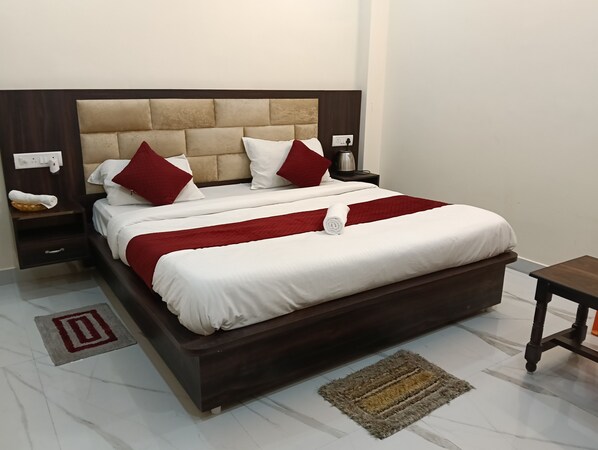 7 bedrooms, iron/ironing board, free WiFi, bed sheets
