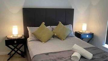 3 bedrooms, desk, iron/ironing board, WiFi