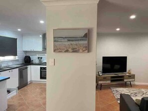 Coffee/tea maker, fridge, microwave, oven - A Wave from It All Esperance (West Beach)